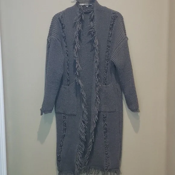 Chunky Cable Knit Long Sweater - Picture 3 of 10